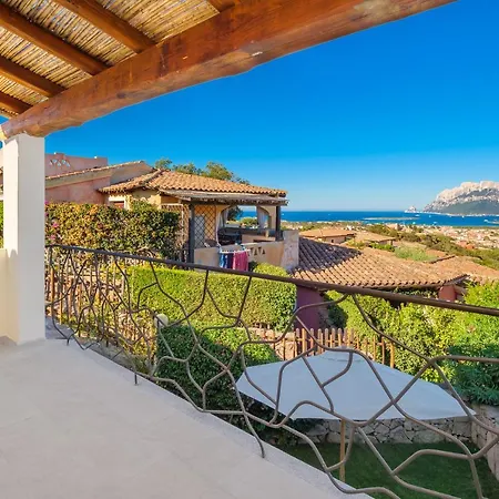 With Breathtaking View I Private Garden I Bbq Porto San Paolo (Sardinia)